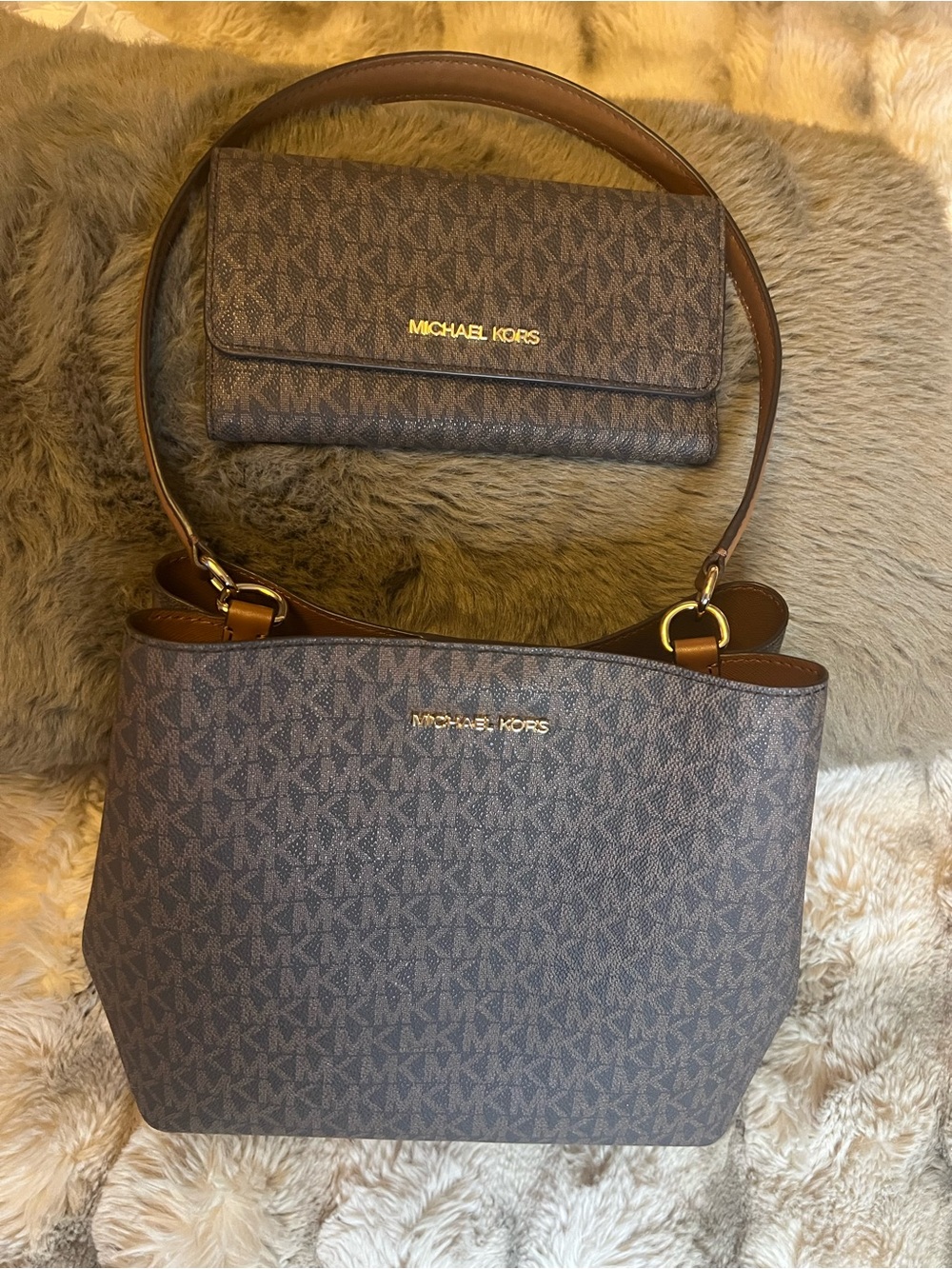 NWOT Michael Kors Pratt Med Sig Logo Shoulder Bag w Wallet in Brown (MSRP $626)